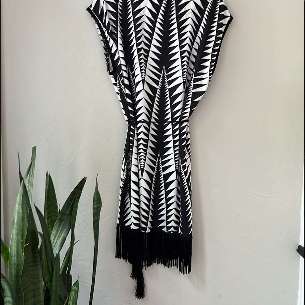 LUNA ABSTRACT BLACK AND WHITE FRINGE DRESS WITH TASSEL TIES M - Picture 5 of 6